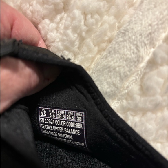 Women’s NWOT Black Sketchers size 8 1/2 - Picture 4 of 4